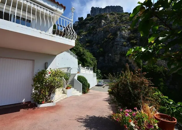 Villa piscine Eze bord de mer à 500m de la plage